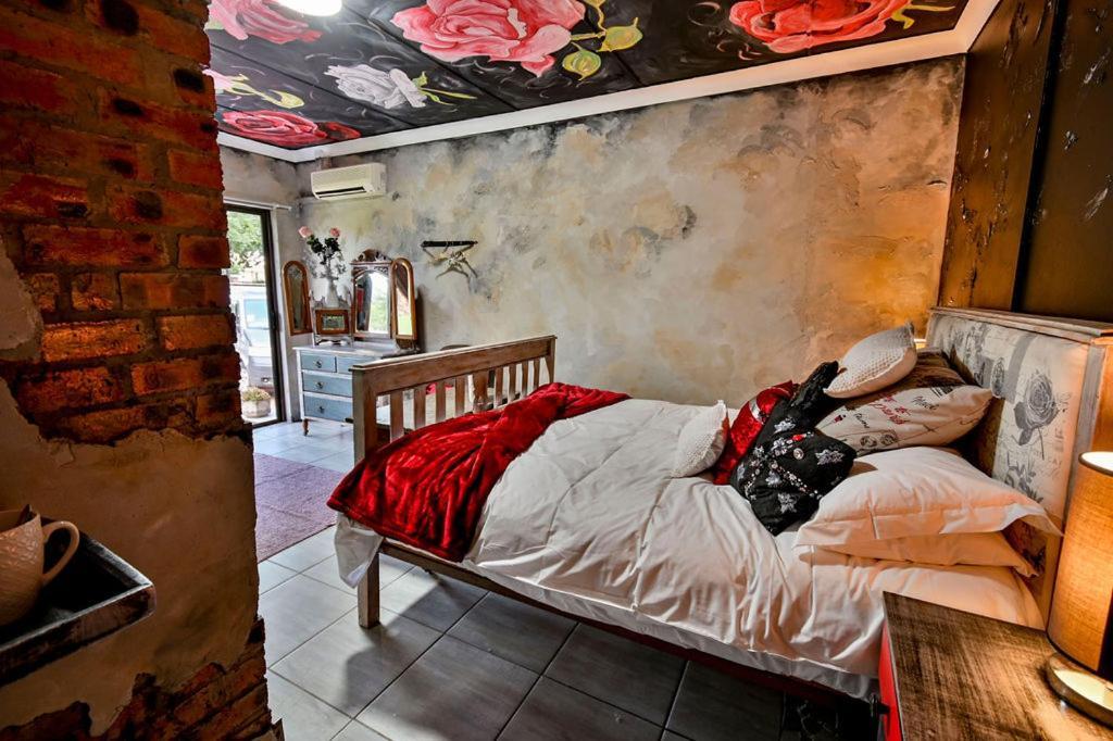 Iszis Guest House Блумфонтейн Экстерьер фото