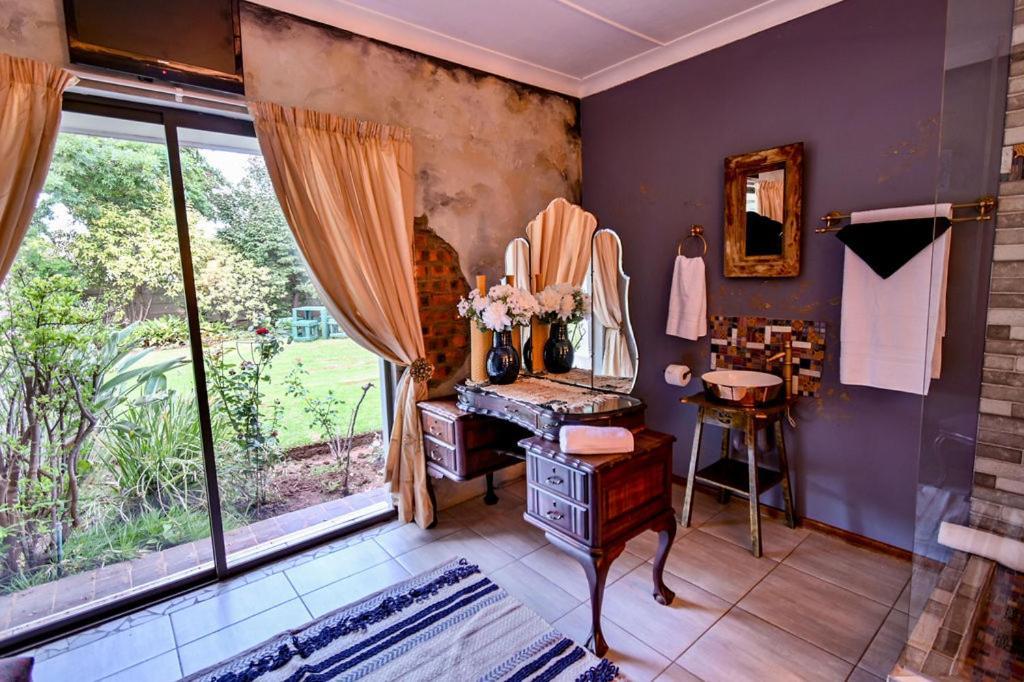 Iszis Guest House Блумфонтейн Экстерьер фото